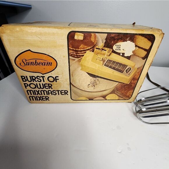 Vintage Sunbeam Mixmaster Burst of Power 5 Speed Hand Mixer 3-73 WORKS - Picture 4 of 8